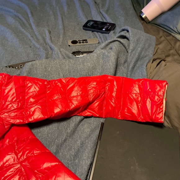 Prada red puffer jacket - Picture 5 of 7